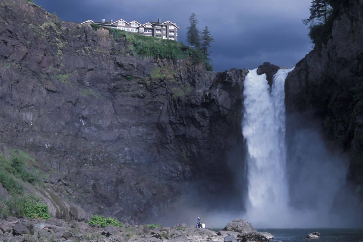Inn perched on top of a cliff overlooking Snoqualmie Falls in Washington State